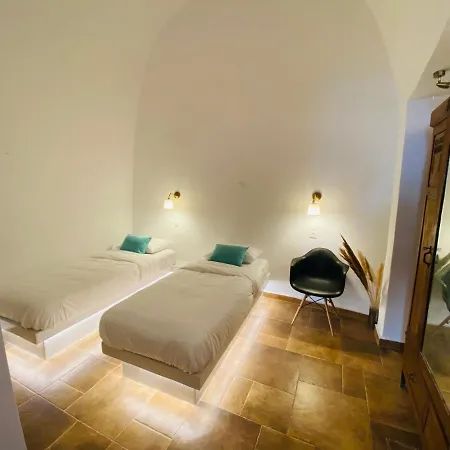Esmi Cave Villa Karterádos