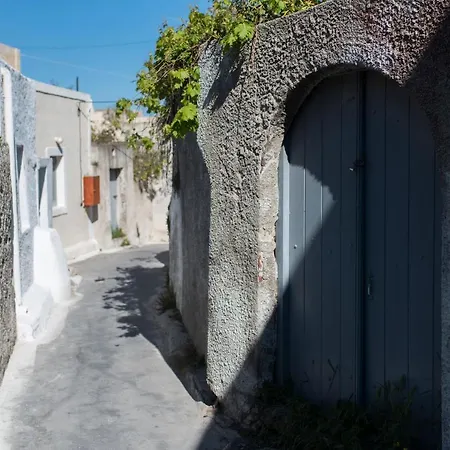 Esmi Cave * Karterados (Santorini)